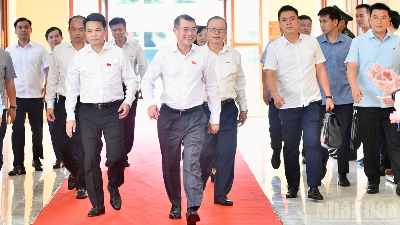 Thủ tướng Chính phủ Lê Minh Hưng tới dự Hội nghị tiếp xúc cử tri trước Kỳ họp thứ hai, Quốc hội khóa XVI tại Đồ Sơn, thành phố Hải Phòng. (Ảnh: THANH GIANG)