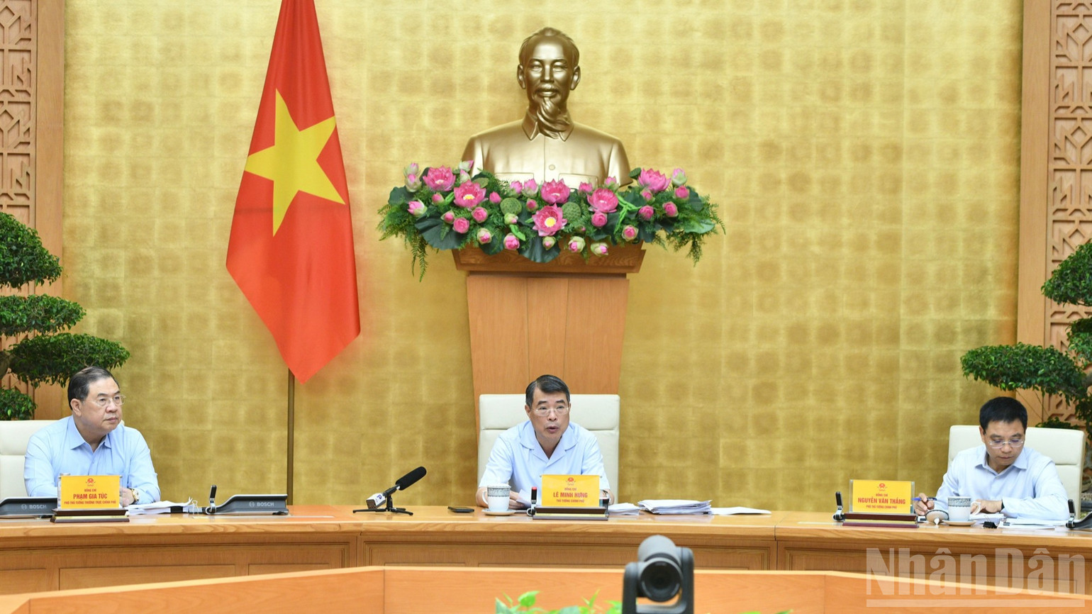 B&iacute; thư Đảng ủy Ch&iacute;nh phủ, Thủ tướng Ch&iacute;nh phủ L&ecirc; Minh Hưng y&ecirc;u cầu tập trung triển khai đồng bộ, quyết liệt, hiệu quả c&aacute;c nhiệm vụ, giải ph&aacute;p tr&ecirc;n c&aacute;c lĩnh vực, quyết t&acirc;m phấn đấu đạt cao nhất c&aacute;c mục ti&ecirc;u, chỉ ti&ecirc;u của năm 2026. (Ảnh: THANH GIANG)