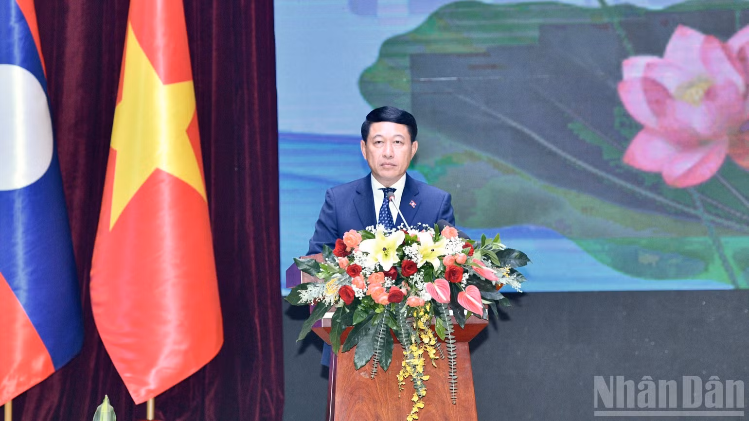 Thủ tướng Lào Saleumxay Kommasith phát biểu ý kiến tại hội nghị xúc tiến đầu tư Việt Nam-Lào. (Ảnh: THANH GIANG)