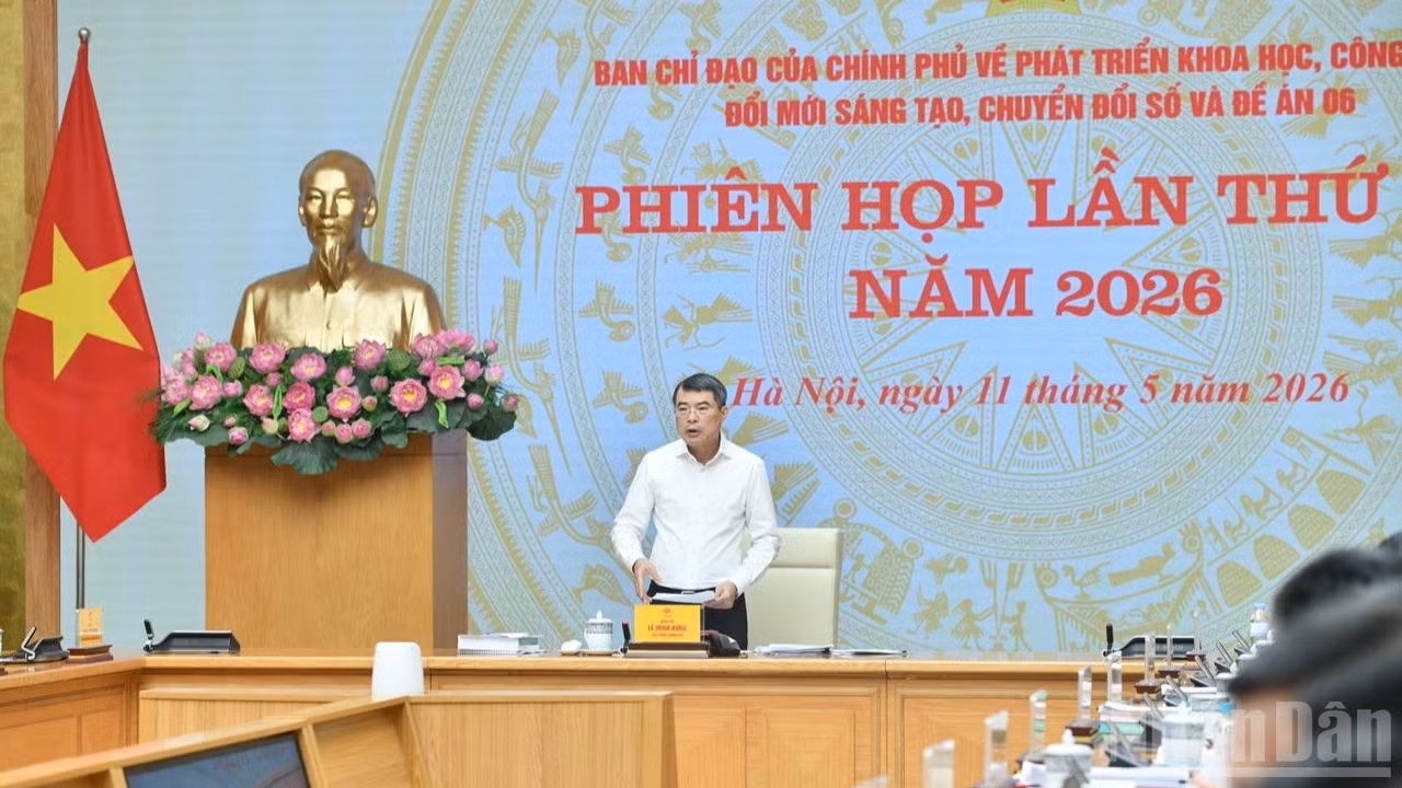 Thủ tướng Lê Minh Hưng yêu cầu tập trung phát triển đồng bộ hạ tầng số, chuyển đổi số toàn diện; bảo đảm kết nối, chia sẻ dữ liệu thông suốt. (Ảnh: Thanh Giang)