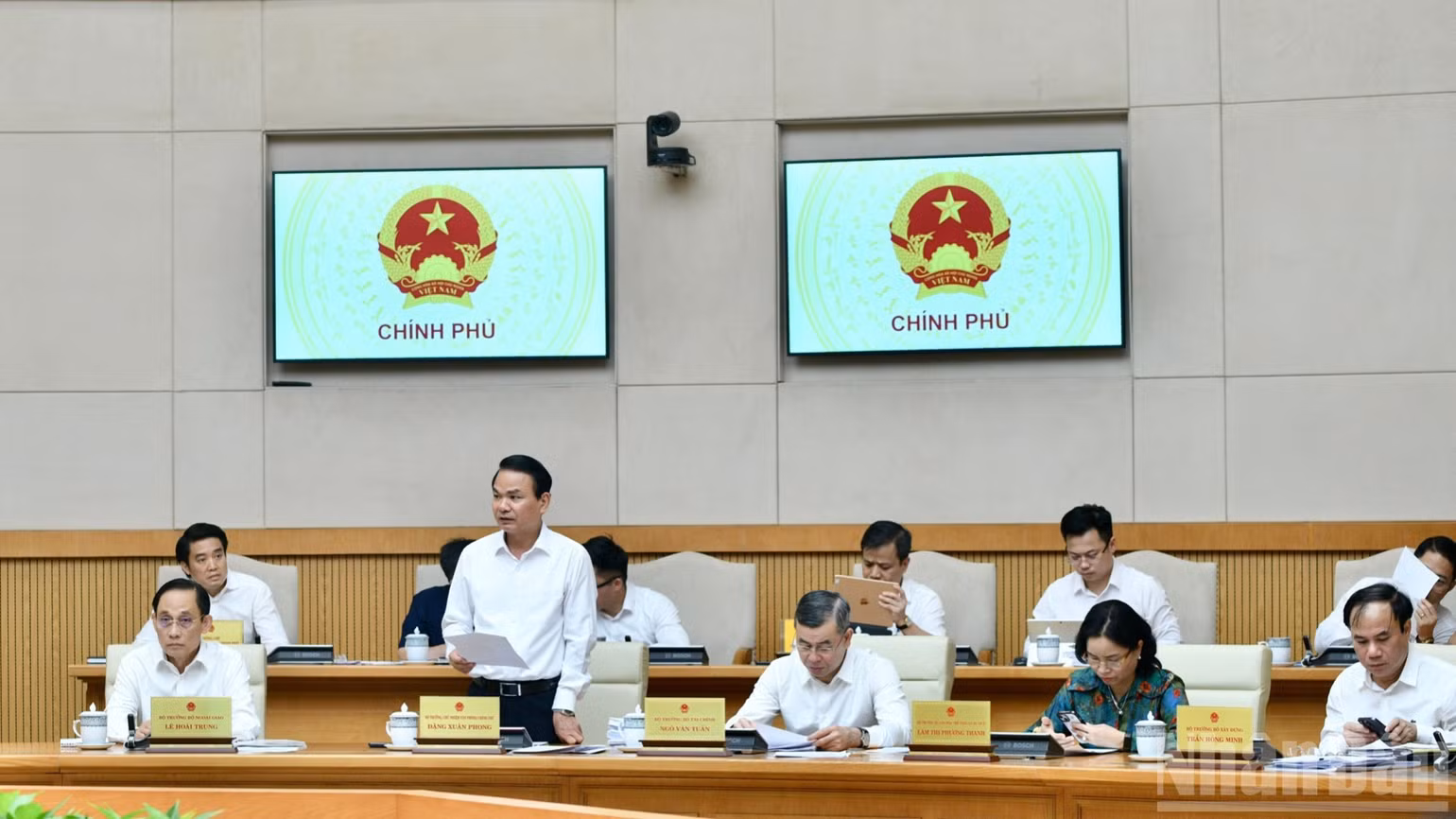 Lãnh đạo các bộ, ngành Trung ương, các đại biểu tham dự phiên họp. (Ảnh: THANH GIANG)