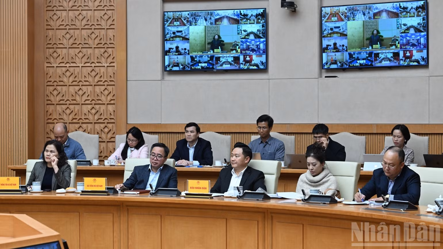 ndo_br_dai-bieu-hop-1806.jpg