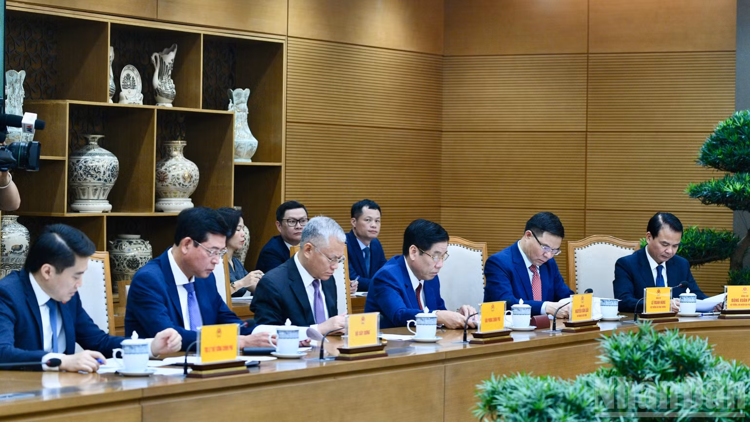 Lãnh đạo các bộ, ngành Trung ương tham dự cuộc điện đàm. (Ảnh: Thanh Giang)