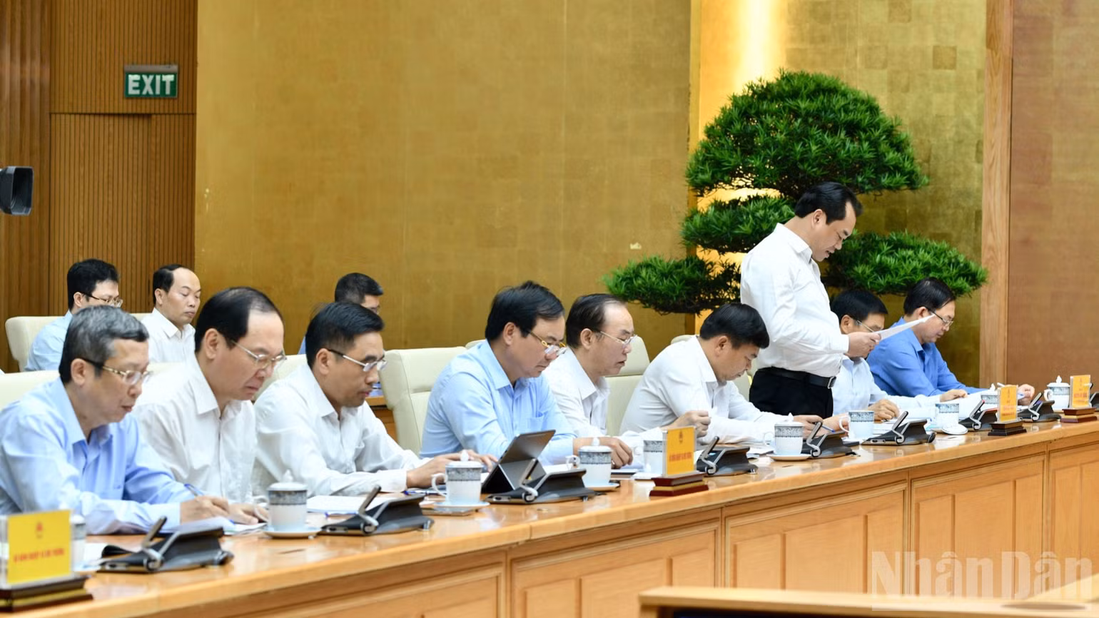 Các Phó Thủ tướng Chính phủ, lãnh đạo Bộ Nông nghiệp và Môi trường tham dự cuộc làm việc. (Ảnh: Thanh Giang)