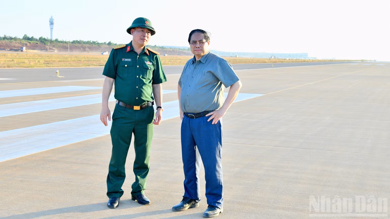 Thủ tướng Phạm Minh Chính thị sát, kiểm tra hạng mục đường cất hạ cánh Dự án Cảng hàng không quốc tế Long Thành. (Ảnh: THANH GIANG)
