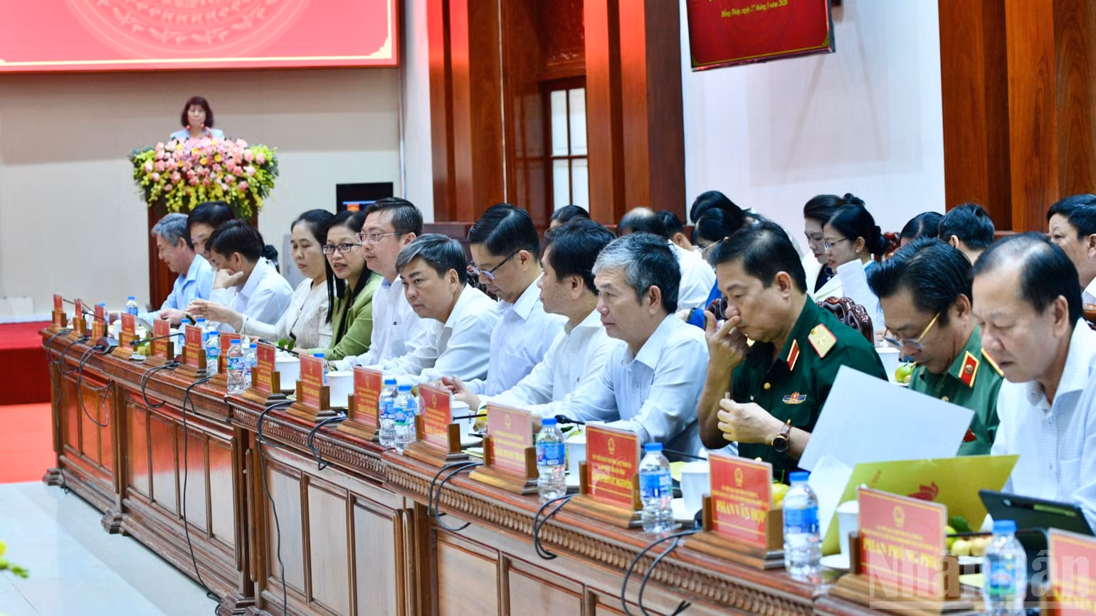 Ban Thường vụ Tỉnh ủy Đồng Tháp tại cuộc làm việc. (Ảnh: THANH GIANG)