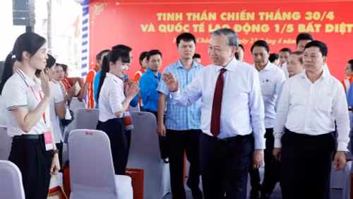 vna-potal-tong-bi-thu-chu-tich-nuoc-tham-dong-vien-cong-nhan-nguoi-lao-dong-tai-thanh-pho-ho-chi-minh-8727901-1402.jpg