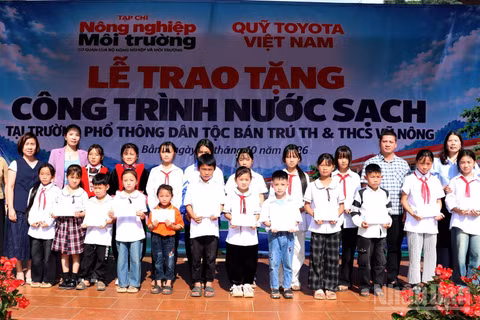 Quỹ TVF đã bàn giao công trình nước sạch cho Trường phổ thông dân tộc bán trú trung học và trung học cơ sở Vũ Nông, tỉnh Cao Bằng. (Ảnh: HẰNG NGÔ)