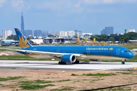 Hãng hàng không Vietnam Airlines điều chỉnh lịch các chuyến bay giữa Việt Nam và Indonesia trong ngày 7/9 do ảnh hưởng của tro bụi núi lửa Krakatau. (Ảnh: Phong Ngọc)