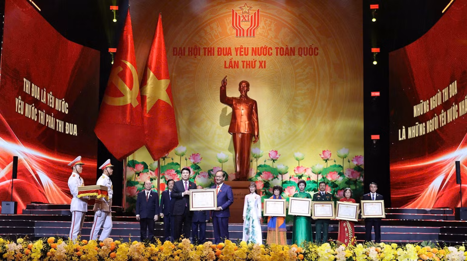 27-12-anh-2-tap-doan-phu-cuong.png