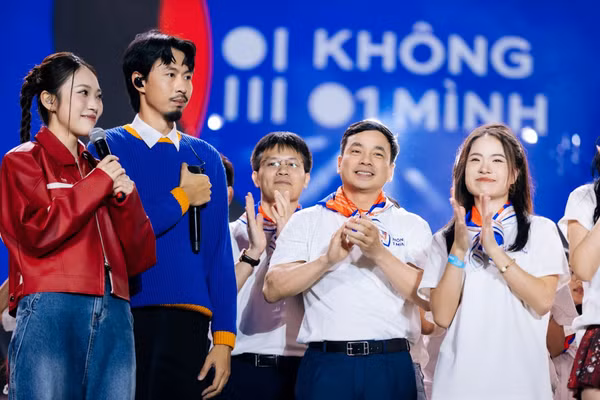 Các nghệ sĩ, người có ảnh hưởng và khách mời tại chiến dịch “Không một mình” năm 2025.