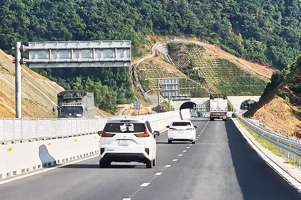 Rà soát quy định về khoảng cách an toàn trên cao tốc