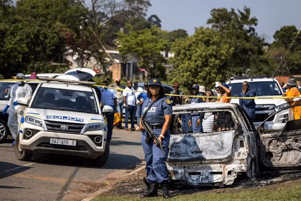 Hiện trường vụ xả súng ở thành phố Durban. Ảnh: REUTERS