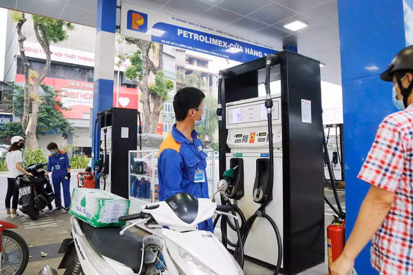 Cần nghiên cứu phương án tiếp tục bổ sung nguồn lực cho Quỹ Bình ổn giá xăng dầu. Ảnh: ANH QUÂN
