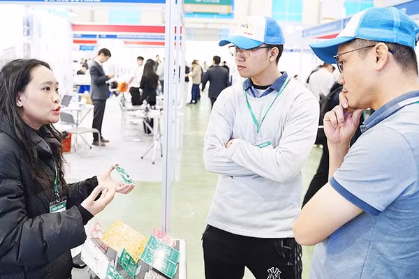 Các nhóm thiết bị điện tử, bán dẫn... tiếp tục được miễn trừ khi xuất khẩu sang Mỹ. Ảnh: HẢI NAM