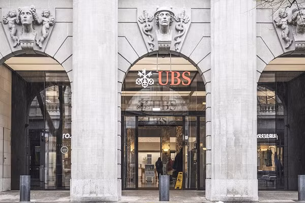 Bên ngoài trụ sở UBS ở Mỹ. Ảnh: REUTERS