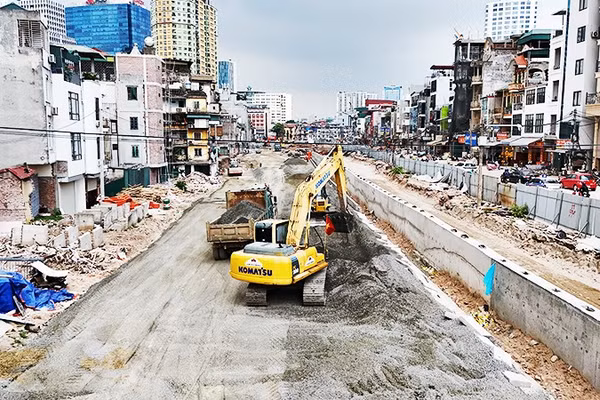 Nhiều tuyến đường huyết mạch của Thủ đô đang dần lộ diện. Ảnh: KM