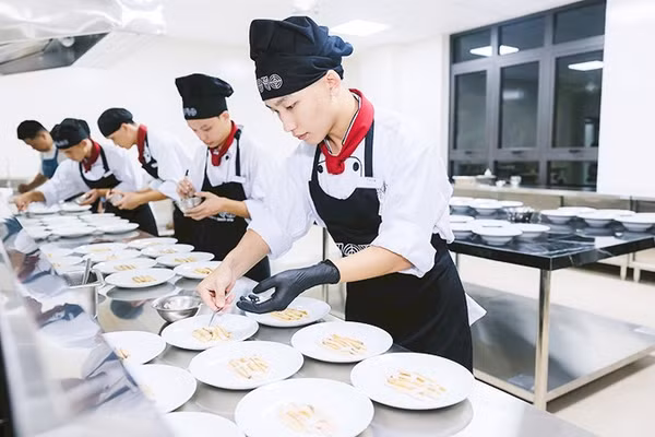 Học viên KOTO thực hành tại trường.