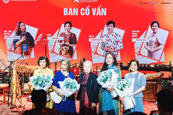 TS Nguyễn Thị Hậu (bên trái) tham gia ban cố vấn Dự án Heritage Ho Chi Minh City của Hội Di sản Văn hóa TP Hồ Chí Minh.