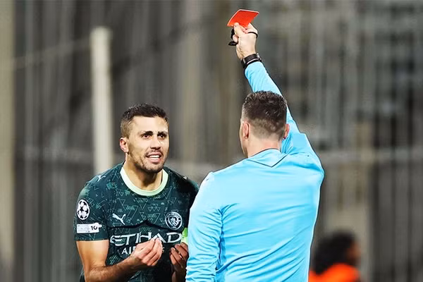 Việc Rodri nhận thẻ đỏ khiến Man City nhận thất bại nặng nề tại Champions League.