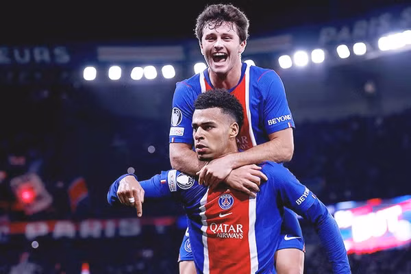 Những sơ hở trong phòng ngự của Barca khiến PSG có chiến thắng 4-2 trên sân nhà.