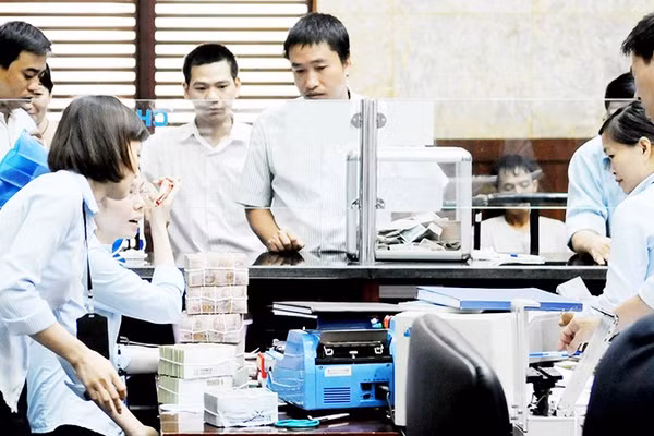 Nhiều ngân hàng thương mại đã công bố các chương trình tín dụng ưu đãi. Ảnh: NAM ANH