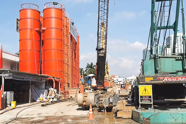 Công trường thi công dự án xây dựng tuyến metro số 2 (Bến Thành - Tham Lương).
