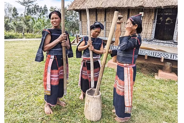 Không gian nhà rông, nhà sàn và các giá trị văn hóa bản địa phong phú là nền tảng vững chắc để Gia Lai phát triển du lịch cộng đồng.