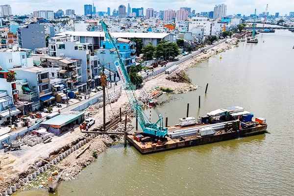 Dự án nạo vét, cải tạo môi trường bờ bắc kênh Đôi đang cấp tập thi công về đích.