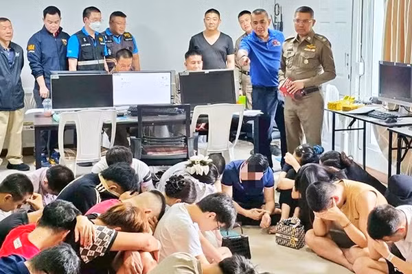 Cảnh sát Thái Lan triệt phá một ổ nhóm lừa đảo trực tuyến. Ảnh: GETTY IMAGES
