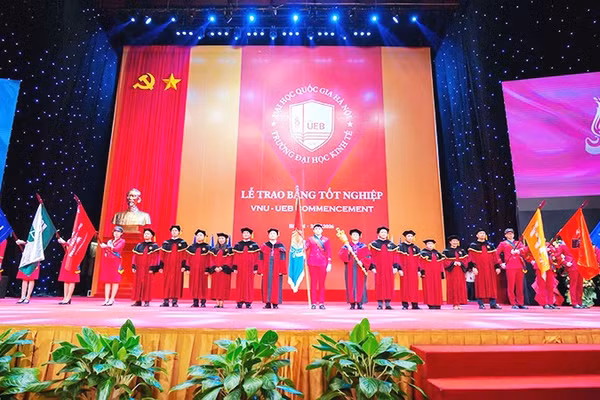 Lễ tốt nghiệp, trao bằng và vinh danh 