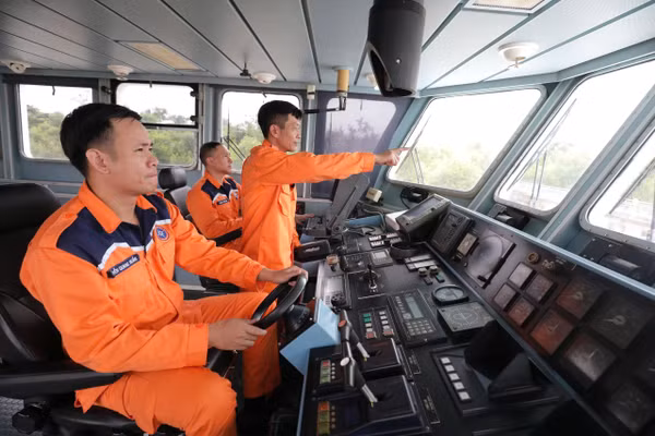Mỗi chuyến xuất biển đều gắn với nhiệm vụ cứu người, tài sản của nhân dân.