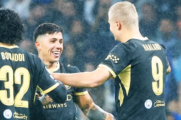 Tuy mới đến nhưng Enzo Fernandez hòa nhập rất nhanh với các đồng đội tại Man City.