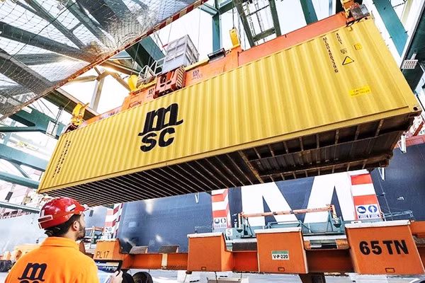 Hãng vận tải biển lớn nhất thế giới MSC tạm ngừng nhận các đơn vận chuyển hàng hóa đến Trung Đông. Ảnh: GETTYIMAGES