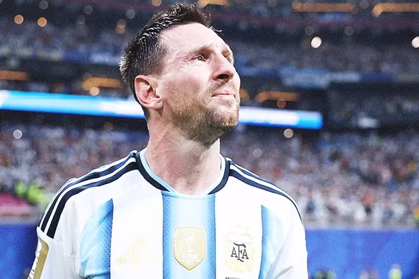 Argentina triệu tập Messi