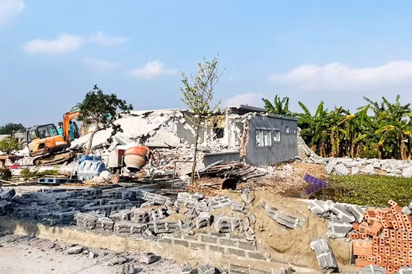 Một công trình vi phạm trên đất nông nghiệp tại phường Trần Lãm (Hưng Yên) đã bị cưỡng chế.