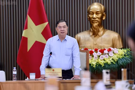 Phó Thủ tướng Thường trực Phạm Gia Túc chủ trì cuộc họp với tỉnh Lạng Sơn và các bộ, ngành liên quan về tình hình triển khai Đề án thí điểm xây dựng cửa khẩu thông minh tại Lạng Sơn. (Ảnh: chinhphu.vn/Phương Nguyên)