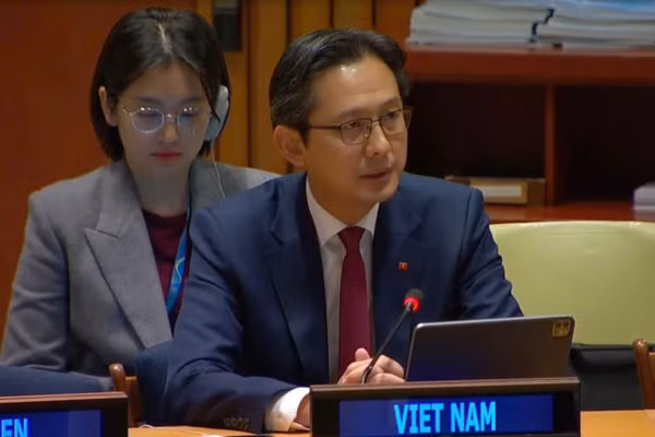 Đại sứ Đỗ Hùng Việt tham dự Phiên thảo luận toàn thể cấp cao kỷ niệm và thúc đẩy Ngày quốc tế về xóa bỏ hoàn toàn vũ khí hạt nhân. (Ảnh: Phái đoàn Thường trực Việt Nam tại Liên hợp quốc cung cấp)