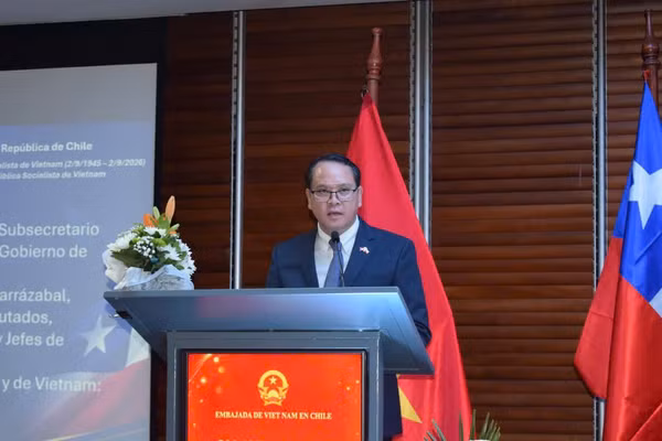Đại sứ Nguyễn Việt Cường phát biểu tại Lễ kỷ niệm. (Ảnh: Đại sứ quán Việt Nam tại Chile cung cấp)