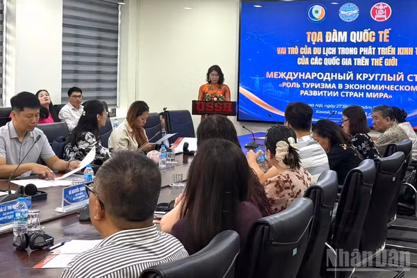 Tọa đàm là hoạt động nằm trong khuôn khổ chương trình “Những ngày Hội đồng nhân dân thế giới” lần đầu tiên diễn ra tại Việt Nam từ ngày 24-28/8. (Ảnh: KHÁNH LAN)