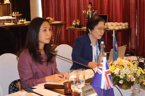 Đại sứ Việt Nam tại Sri Lanka Trịnh Thị Tâm (bên trái) chủ trì Phiên họp lần thứ 312 của Hội đồng Kế hoạch Colombo. (Ảnh: Đại sứ quán Việt Nam tại Sri Lanka cung cấp)