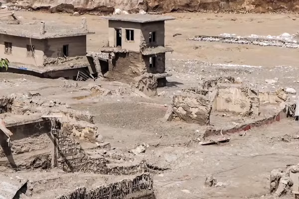 Thiệt hại sau lũ quét tại Trishuli, Nepal. (Ảnh: ANI/TTXVN phát) 
