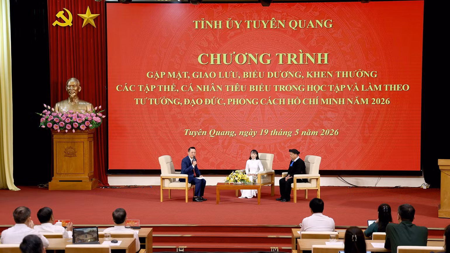 dai-dien-ca-nhan-tieu-bieu-trong-hoc-tap-va-lam-theo-tu-tuong-dao-duc-phong-cach-ho-chi-minh-thao-luan-tai-chuong-trinh.jpg