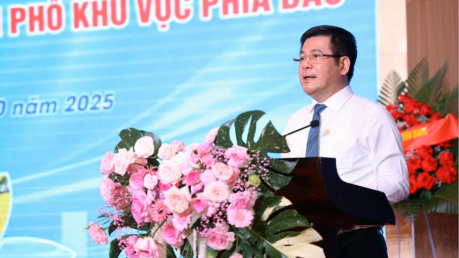 bo-truong-cong-thuong-nguyen-hong-dien-phat-bieu-tai-hoi-nghi.jpg