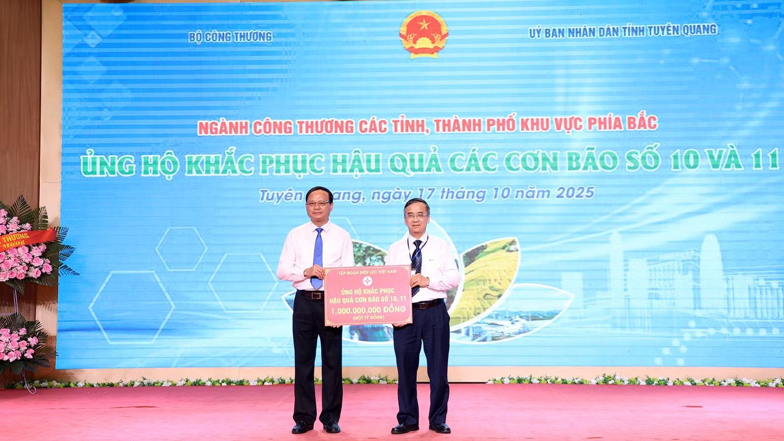 tap-doan-dien-luc-ho-tro-1-ty-dong-khac-phuc-hau-qua-bao-so-1011.jpg