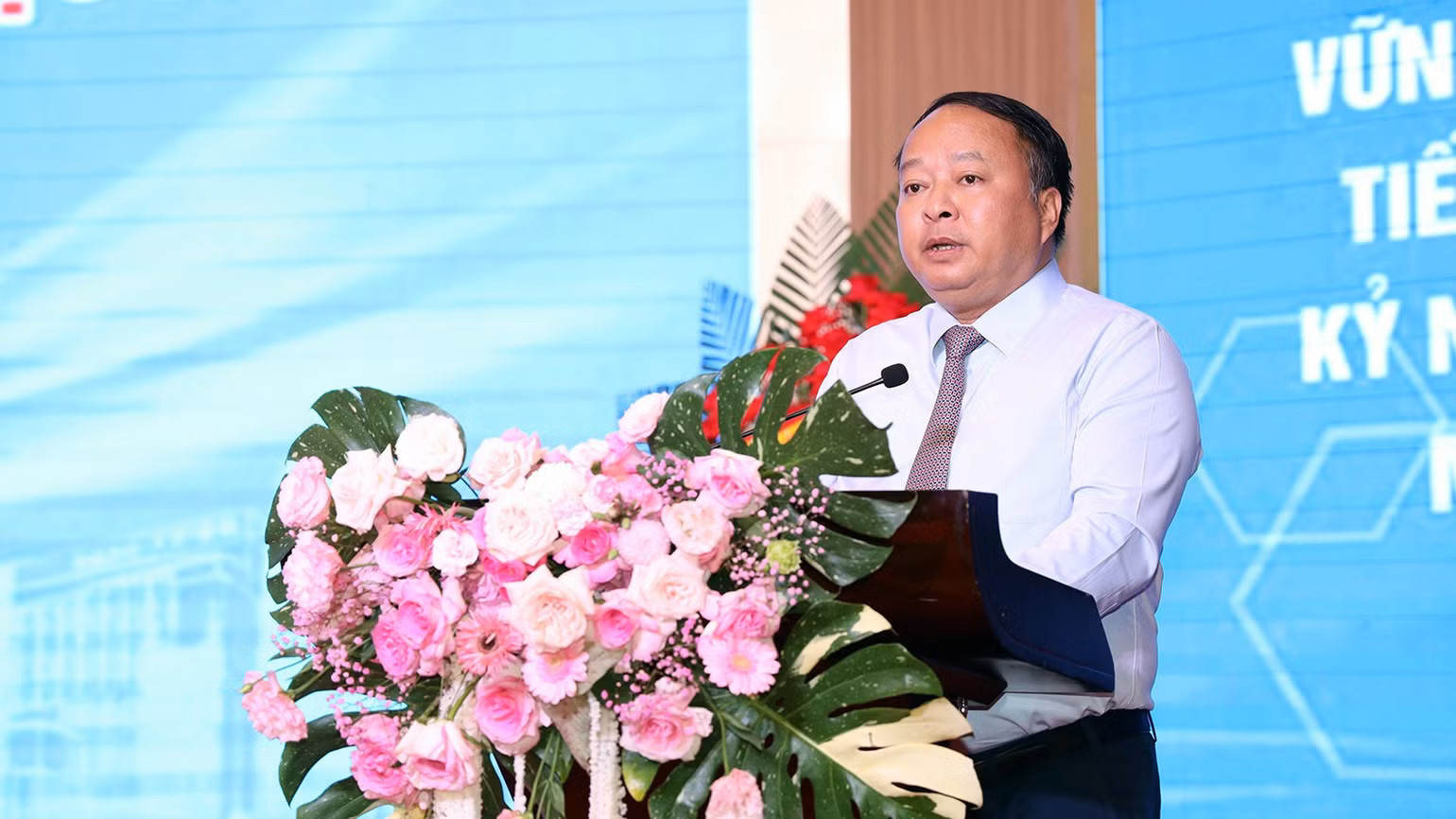 chu-tich-ubnd-tinh-tuyen-quang-phan-huy-ngoc-phat-bieu-tai-hoi-nghi.jpg