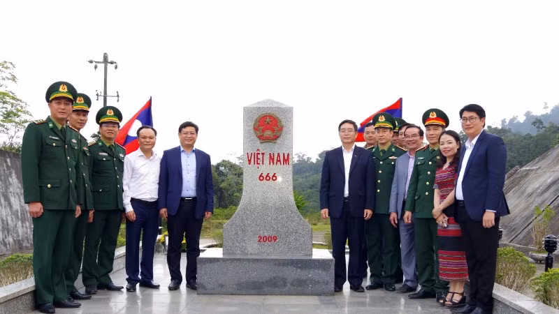 Lãnh đạo thành phố Huế thăm, kiểm tra tại tuyến biên giới đất liền thành phố.