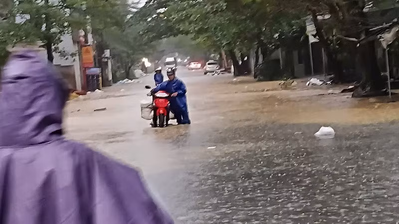 Toàn phường Thủy Xuân có 24/32 tổ dân phố bị ngập.