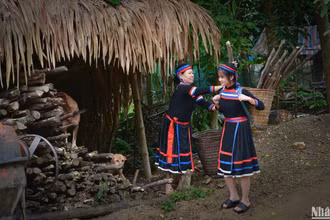 Phụ nữ người Thủy ở tỉnh Tuyên Quang. (Ảnh: VŨ LINH) 