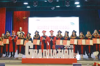 Sinh viên khóa 2021-2025 Học viện Hành chính và Quản trị công trong Lễ bế giảng và trao bằng tốt nghiệp.